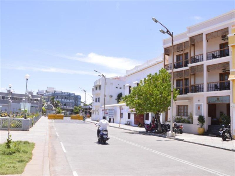 Cours Chabrol Hotel Pondicherry Bagian luar foto