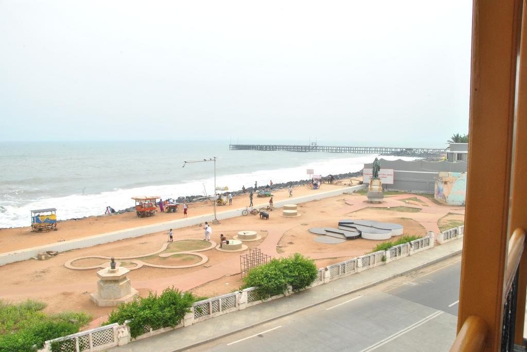 Cours Chabrol Hotel Pondicherry Bagian luar foto