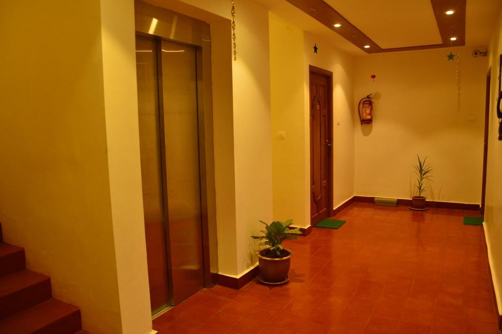 Cours Chabrol Hotel Pondicherry Bagian luar foto