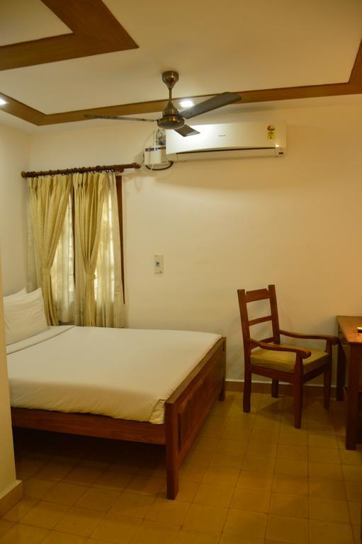Cours Chabrol Hotel Pondicherry Bagian luar foto