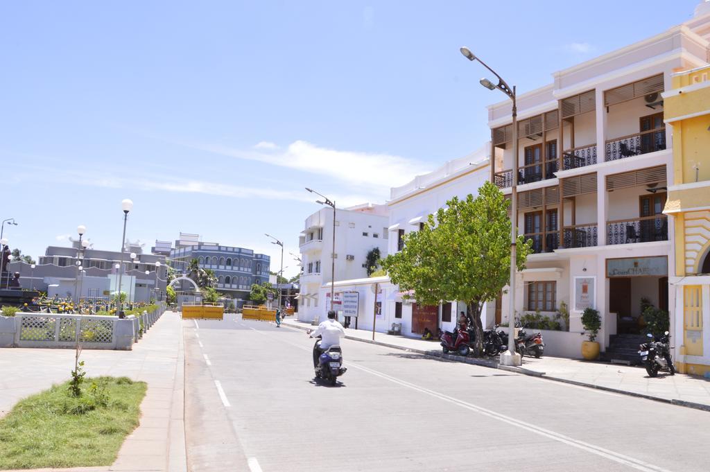 Cours Chabrol Hotel Pondicherry Bagian luar foto
