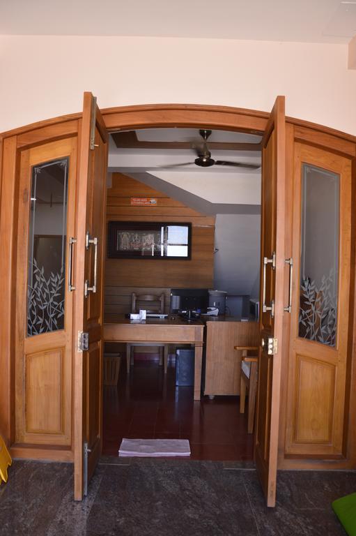 Cours Chabrol Hotel Pondicherry Bagian luar foto