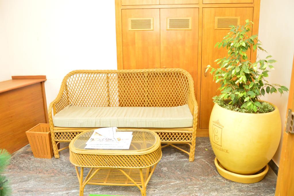 Cours Chabrol Hotel Pondicherry Bagian luar foto