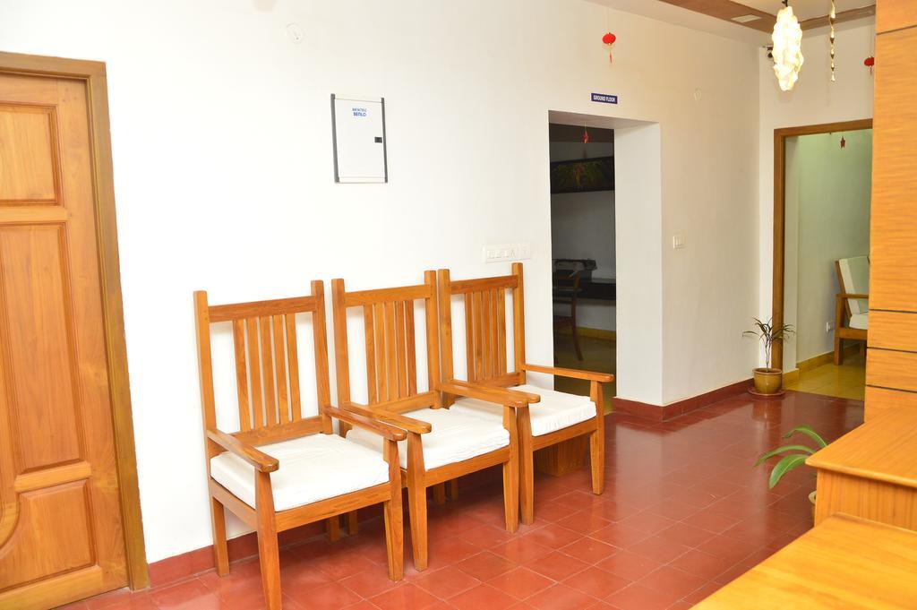 Cours Chabrol Hotel Pondicherry Bagian luar foto