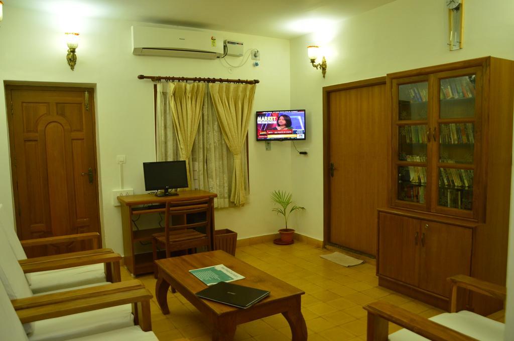 Cours Chabrol Hotel Pondicherry Bagian luar foto