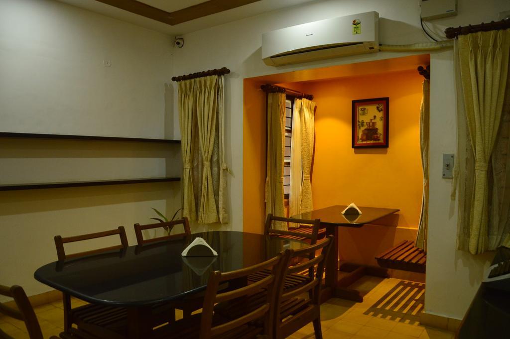 Cours Chabrol Hotel Pondicherry Bagian luar foto