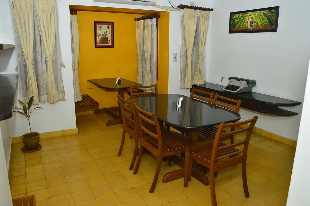 Cours Chabrol Hotel Pondicherry Bagian luar foto