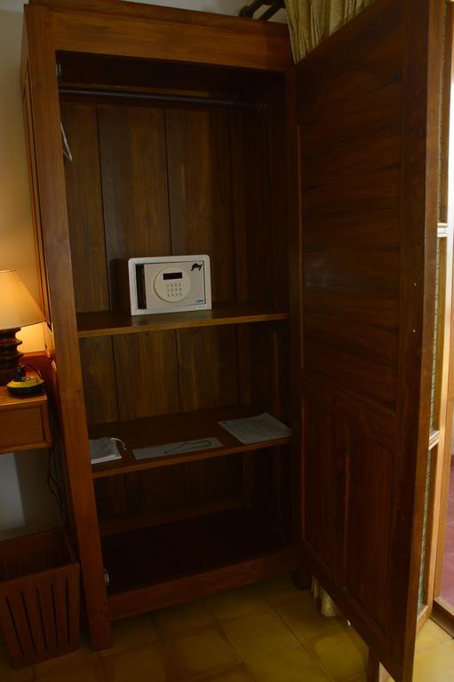 Cours Chabrol Hotel Pondicherry Bagian luar foto