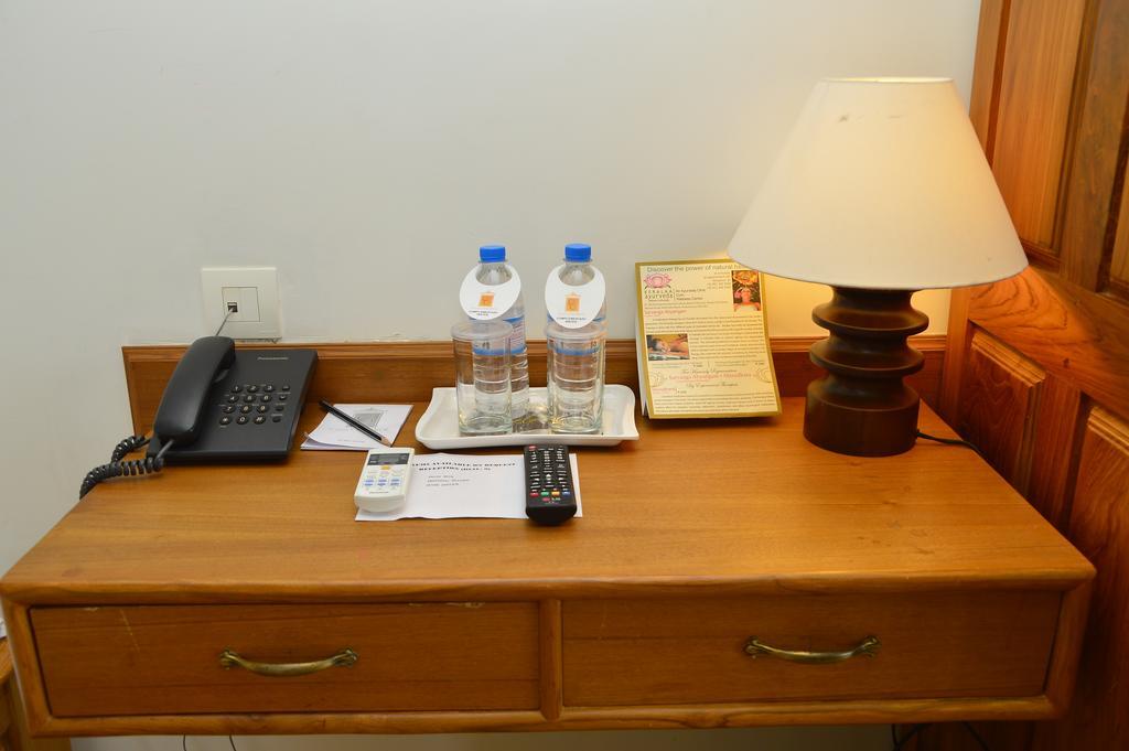 Cours Chabrol Hotel Pondicherry Bagian luar foto