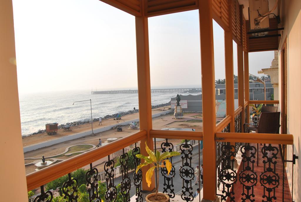 Cours Chabrol Hotel Pondicherry Bagian luar foto